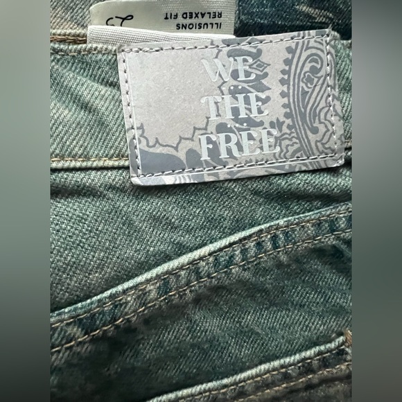 Free People We The Free Illusions Printed Relaxed Jeans Indigo Combo Size 25 NWT - Picture 4 of 10